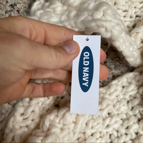 NWT Old Navy Knit infinity scarf - Picture 4 of 4